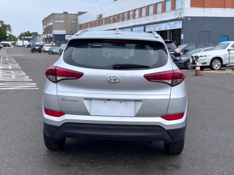 Hyundai Tucson 2.0L SEL FWD, снимка 4 - Автомобили и джипове - 52695987
