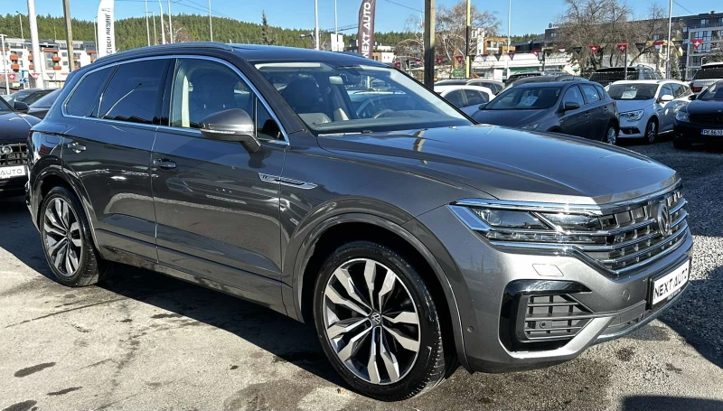 VW Touareg 3.0TDI 286HP R-LINE PANO CAM DISTRONIC EU6D-TEMP, снимка 3 - Автомобили и джипове - 52737027