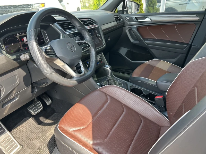 VW Tiguan Highline R-Line* Кожа* Подгрев* НАВИ* KEYLESS* , снимка 8 - Автомобили и джипове - 53404410