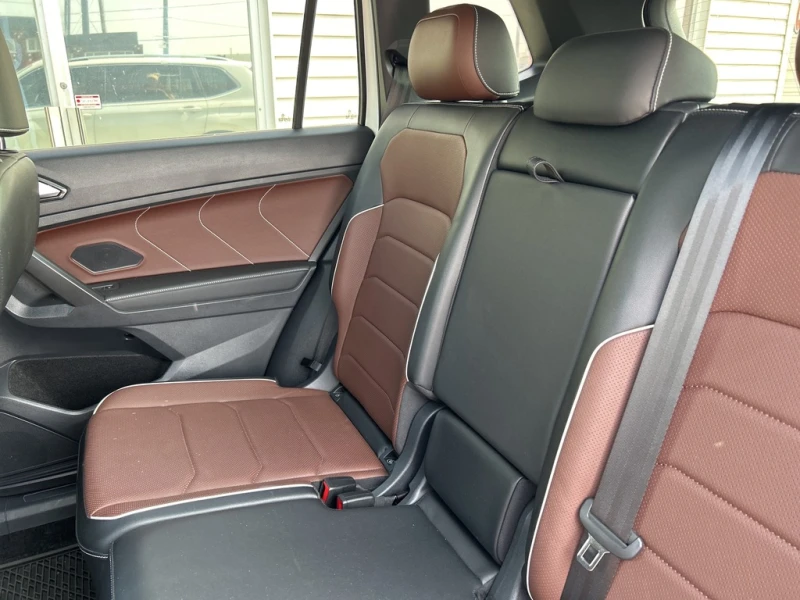VW Tiguan Highline R-Line* Кожа* Подгрев* НАВИ* KEYLESS* , снимка 10 - Автомобили и джипове - 53404410