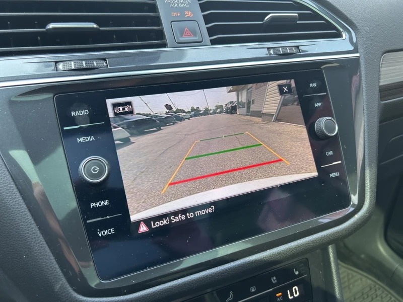 VW Tiguan Highline R-Line* Кожа* Подгрев* НАВИ* KEYLESS* , снимка 13 - Автомобили и джипове - 53404410