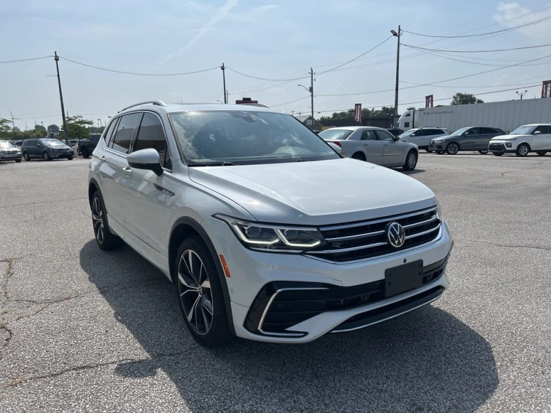 VW Tiguan Highline R-Line* Кожа* Подгрев* НАВИ* KEYLESS* , снимка 3 - Автомобили и джипове - 53404410