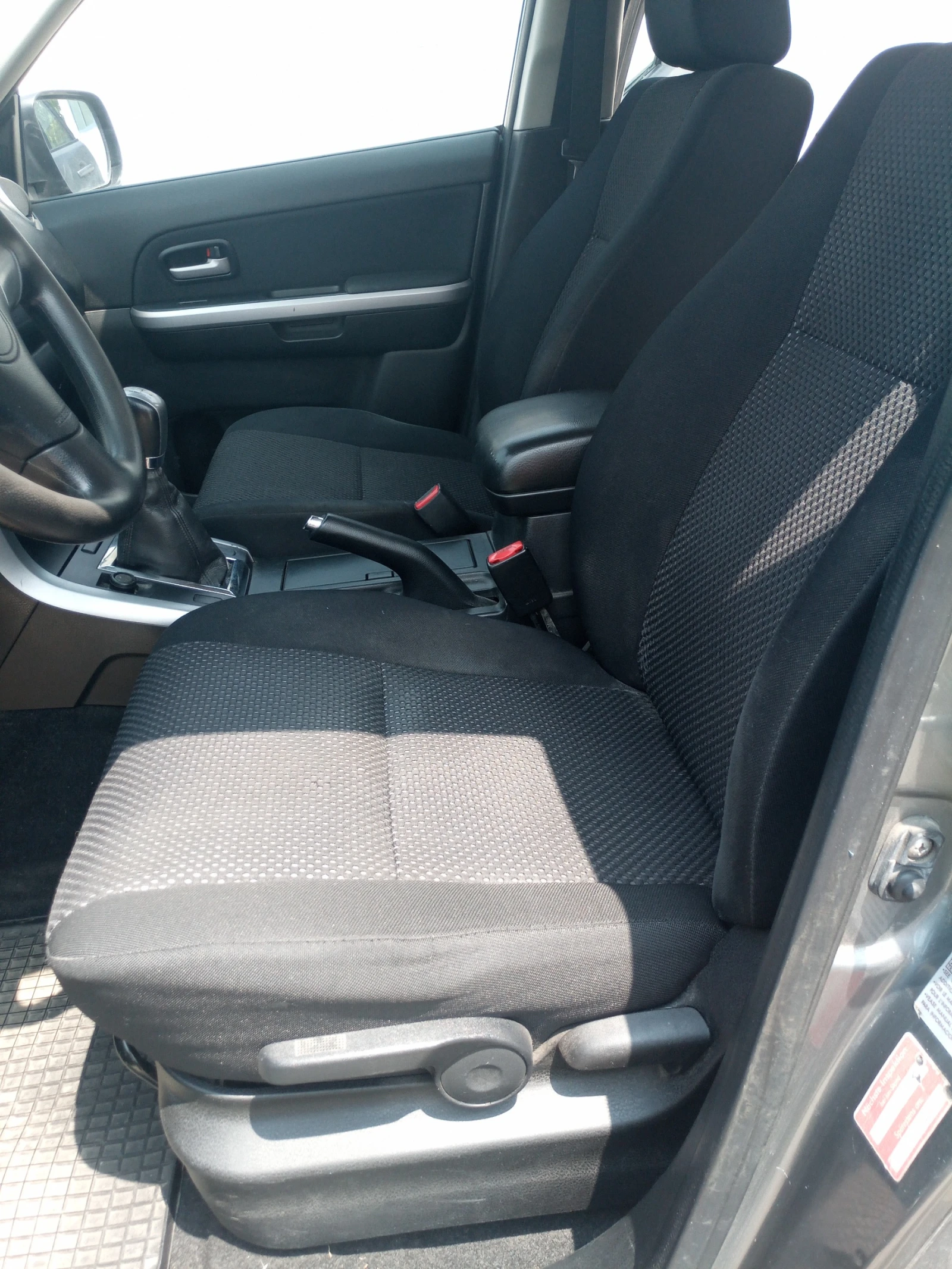 Suzuki Grand vitara 2.0 Газ-бензин - изображение 9