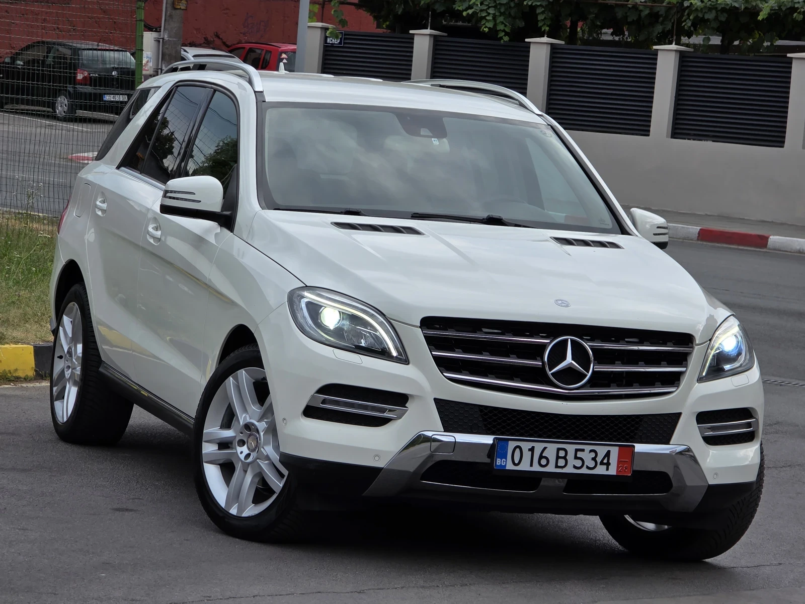 Mercedes-Benz ML 250 Топ състояние лизинг 100% одобрение, снимка 3 - Автомобили и джипове - 56046168