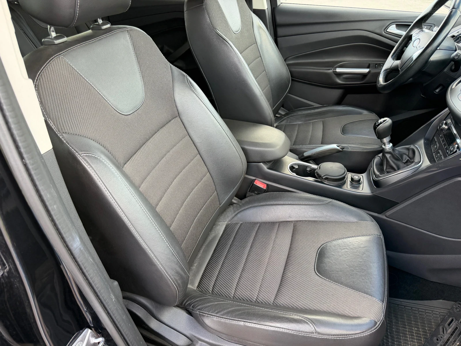 Ford Kuga 2.0 TDCI, снимка 11 - Автомобили и джипове - 56219568
