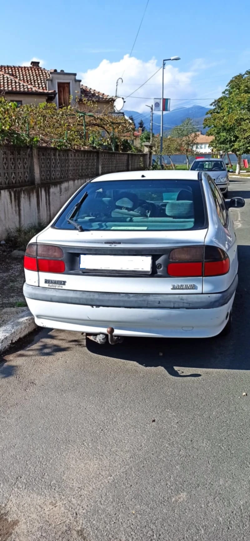 Renault Laguna 1.8 Теглич /Газ нова, снимка 2 - Автомобили и джипове - 48201376