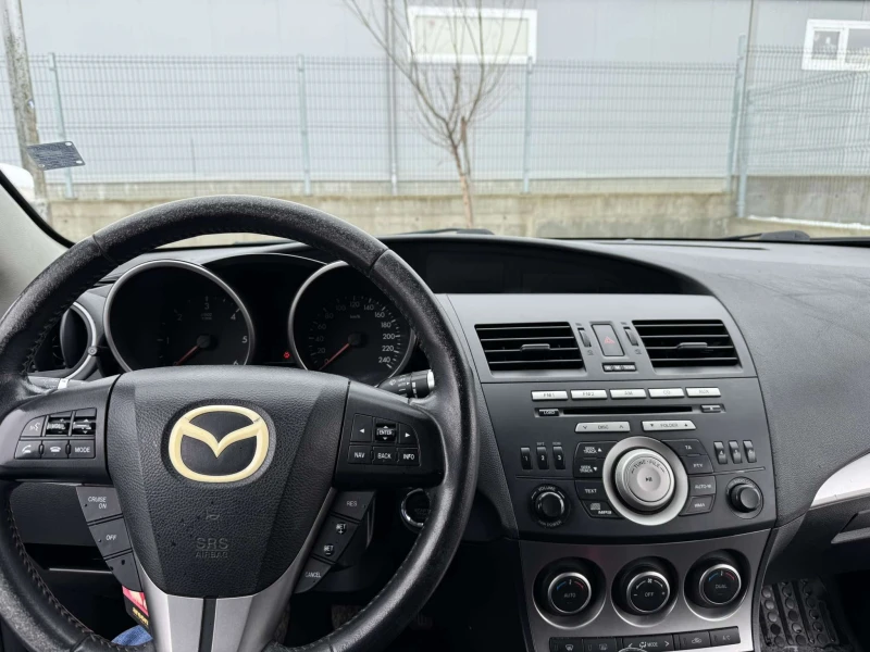 Mazda 3, снимка 9 - Автомобили и джипове - 48680023