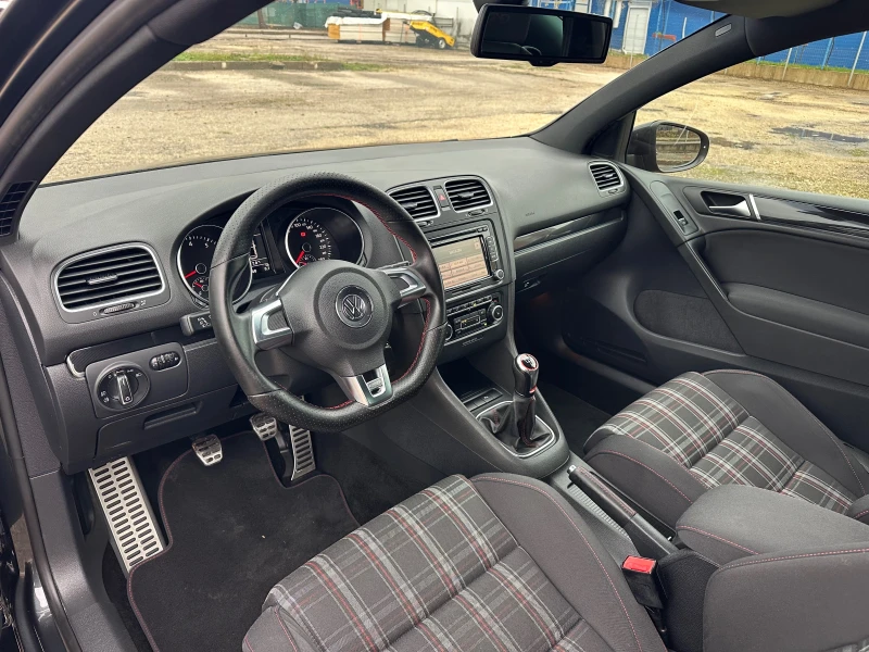 VW Golf 2.0TSI GTI, снимка 11 - Автомобили и джипове - 52470449