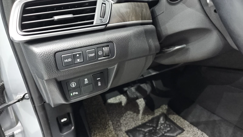 Honda Accord 10th Generation 2.0 Hybrid, снимка 10 - Автомобили и джипове - 52632147