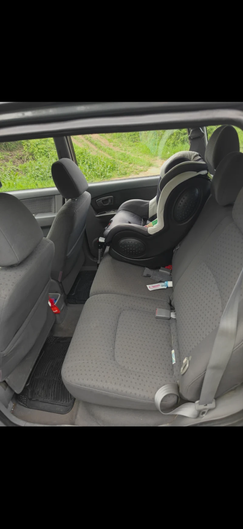 Kia Carens 1.6 газ, снимка 9 - Автомобили и джипове - 52773301