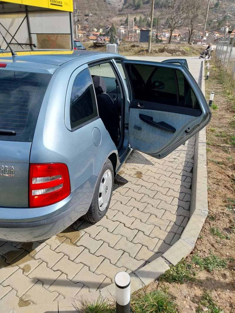 Skoda Fabia, снимка 2 - Автомобили и джипове - 53303239