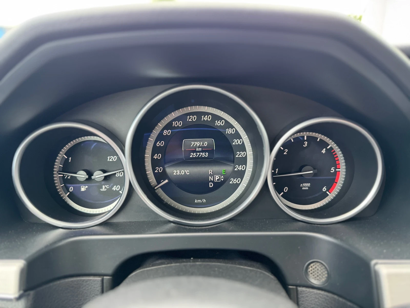 Mercedes-Benz E 220 E220 9G tronic - изображение 10