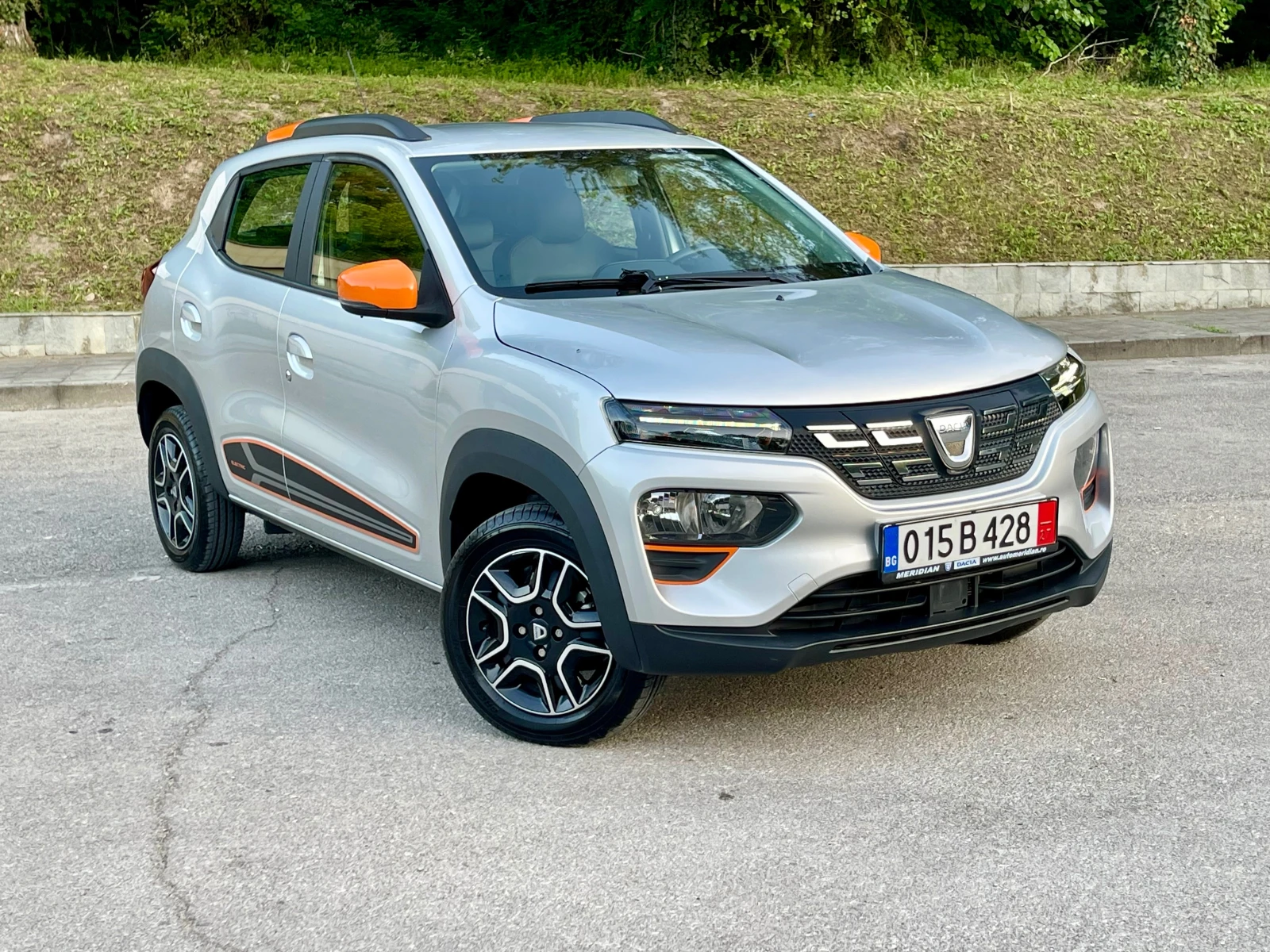 Dacia Spring Comfort Plus* CCS* В Гаранция* Лизинг*  - изображение 5