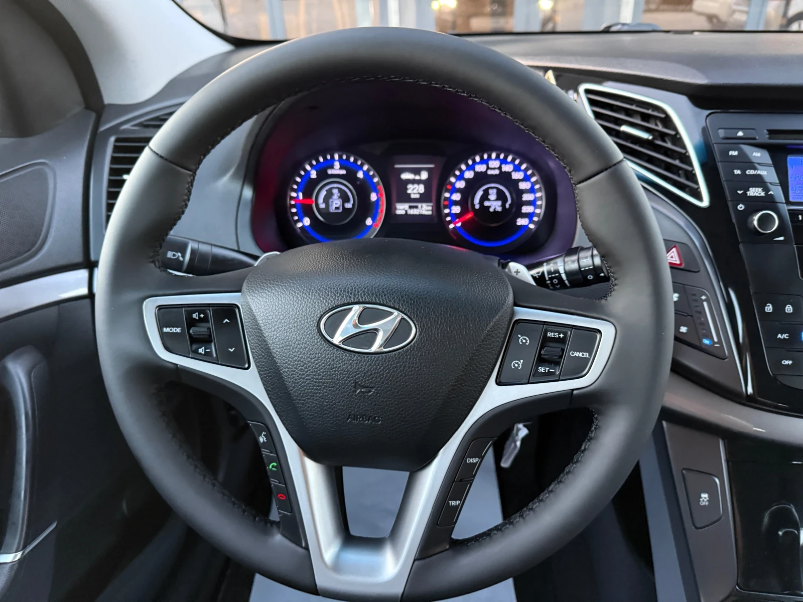 Hyundai I40 1.7 CRDI! ПЪЛНА СЕРВИЗНА ИСТОРИЯ!АВТОМАТИК - изображение 8