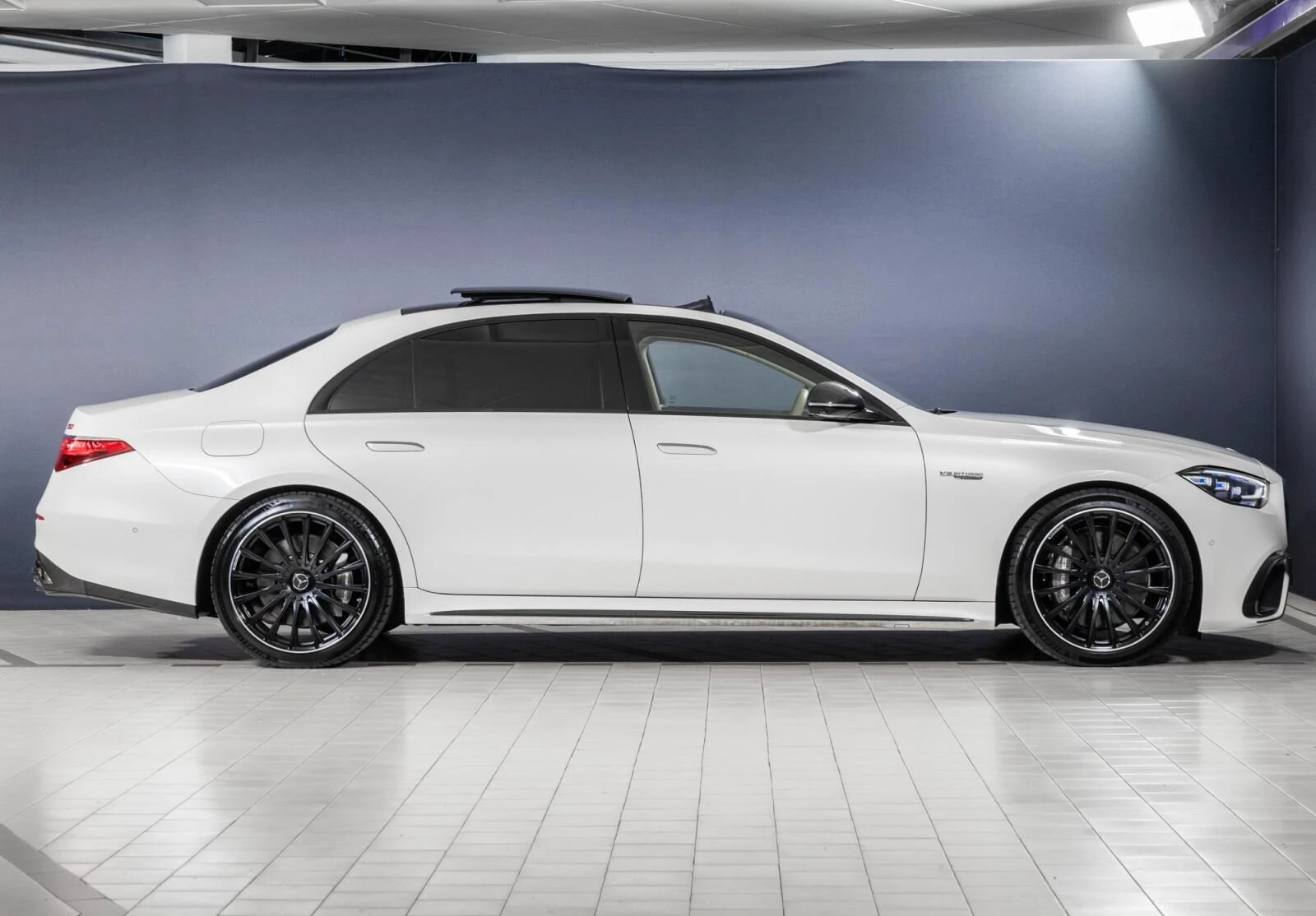 Mercedes-Benz S 63 AMG E-PERFORMANCE CARBON BURMESTER 4D FIRST CLASS - изображение 3