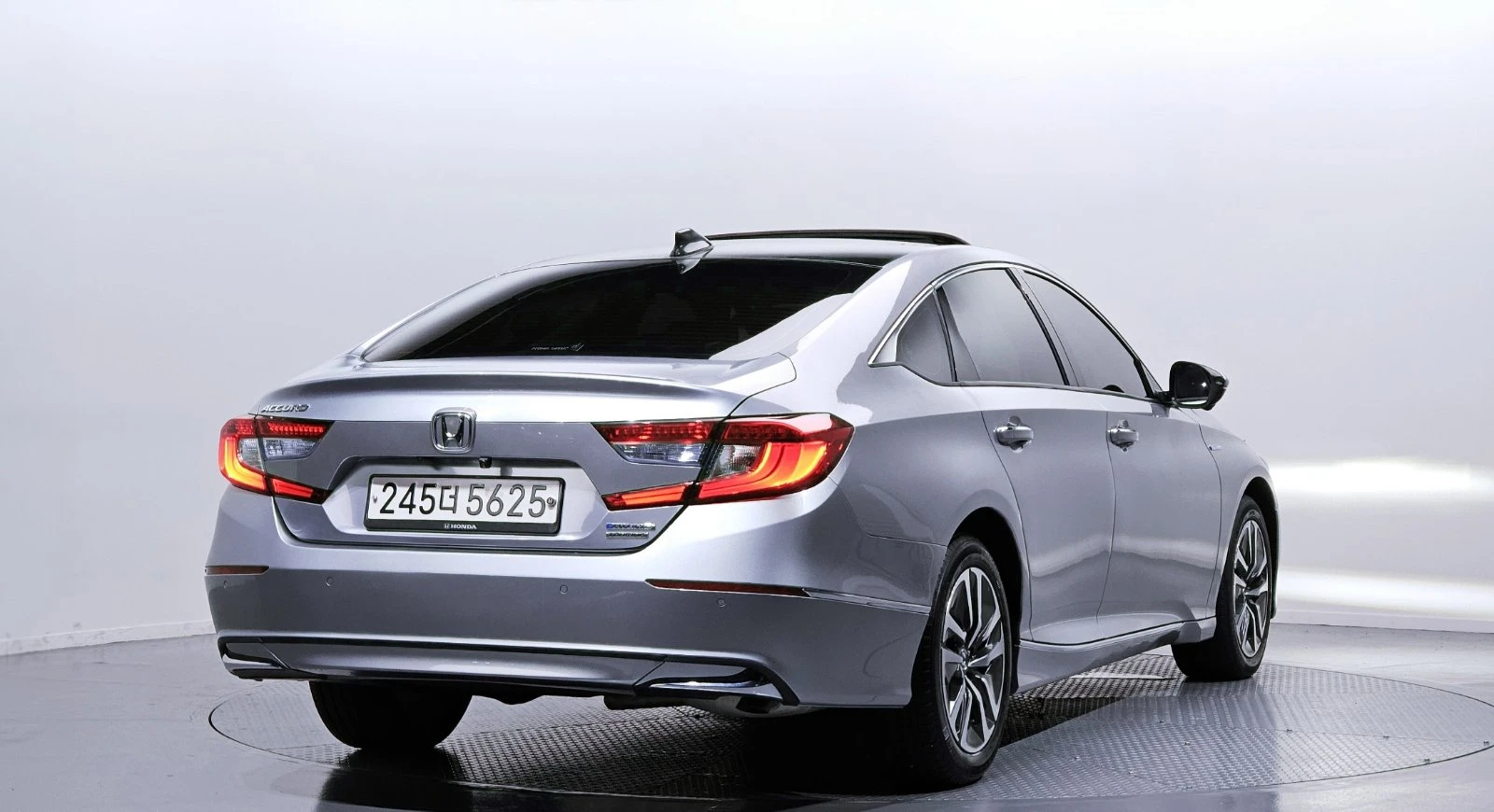 Honda Accord 10th Generation 2.0 Hybrid - изображение 2