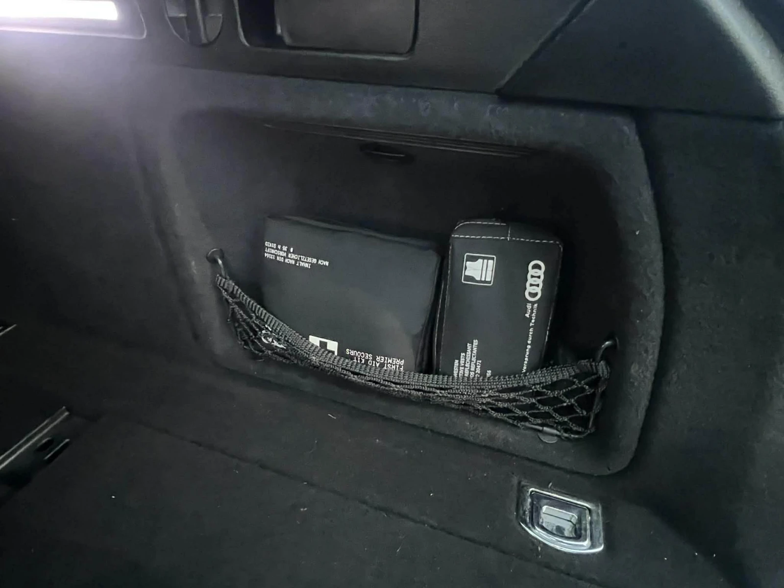 Audi A4 G-TRON 2.0 TFSI, снимка 17 - Автомобили и джипове - 53713958