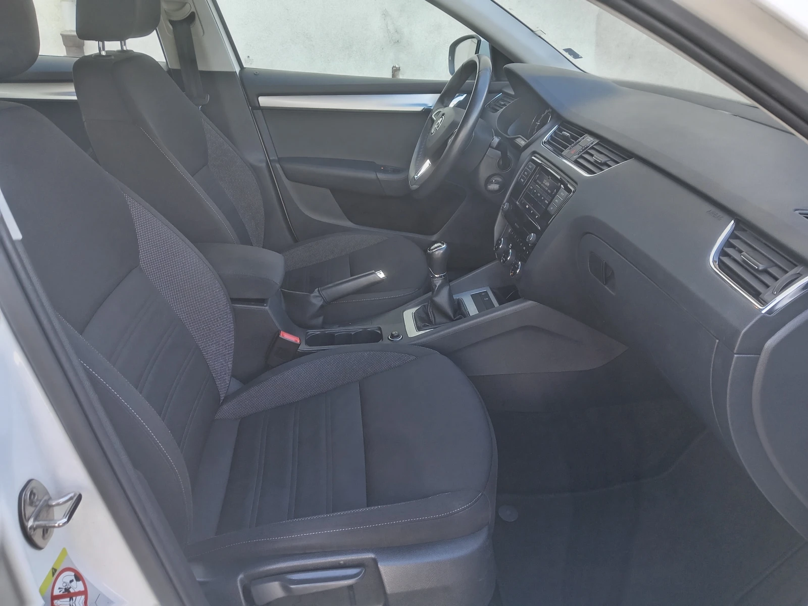 Skoda Octavia 1.6TDI , снимка 8 - Автомобили и джипове - 54148622