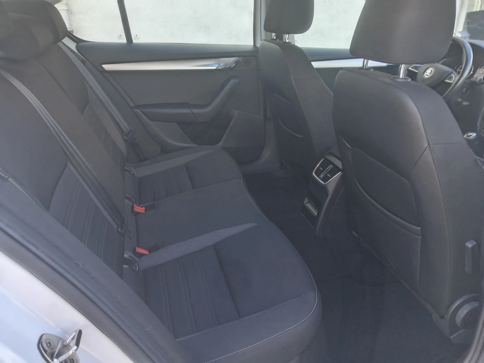 Skoda Octavia 1.6TDI , снимка 9 - Автомобили и джипове - 54148622