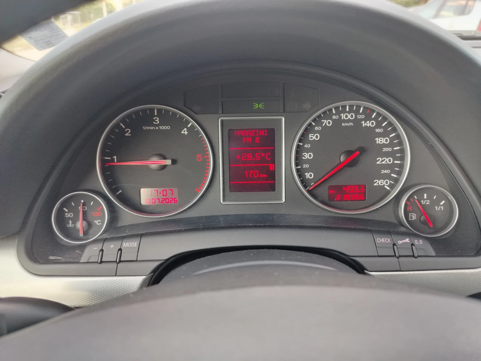 Audi A4 1, 9 TDI 101K SEDAN, снимка 8 - Автомобили и джипове - 55234837