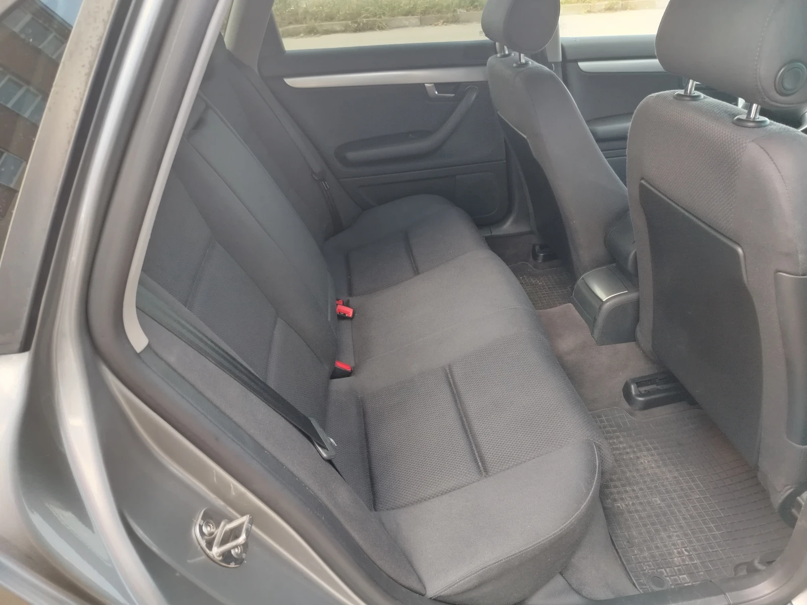 Audi A4 1, 9 TDI 101K SEDAN, снимка 12 - Автомобили и джипове - 55234837