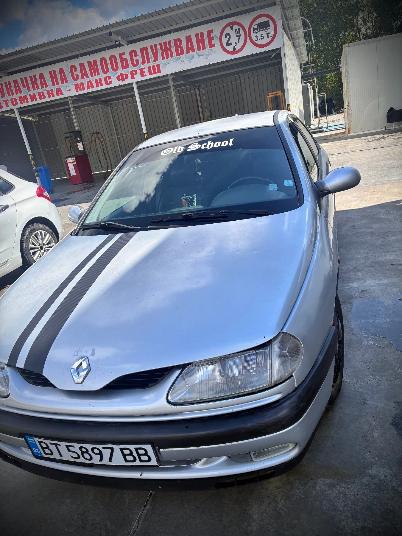 Renault Laguna 2.0 бензин , снимка 2 - Автомобили и джипове - 56252918