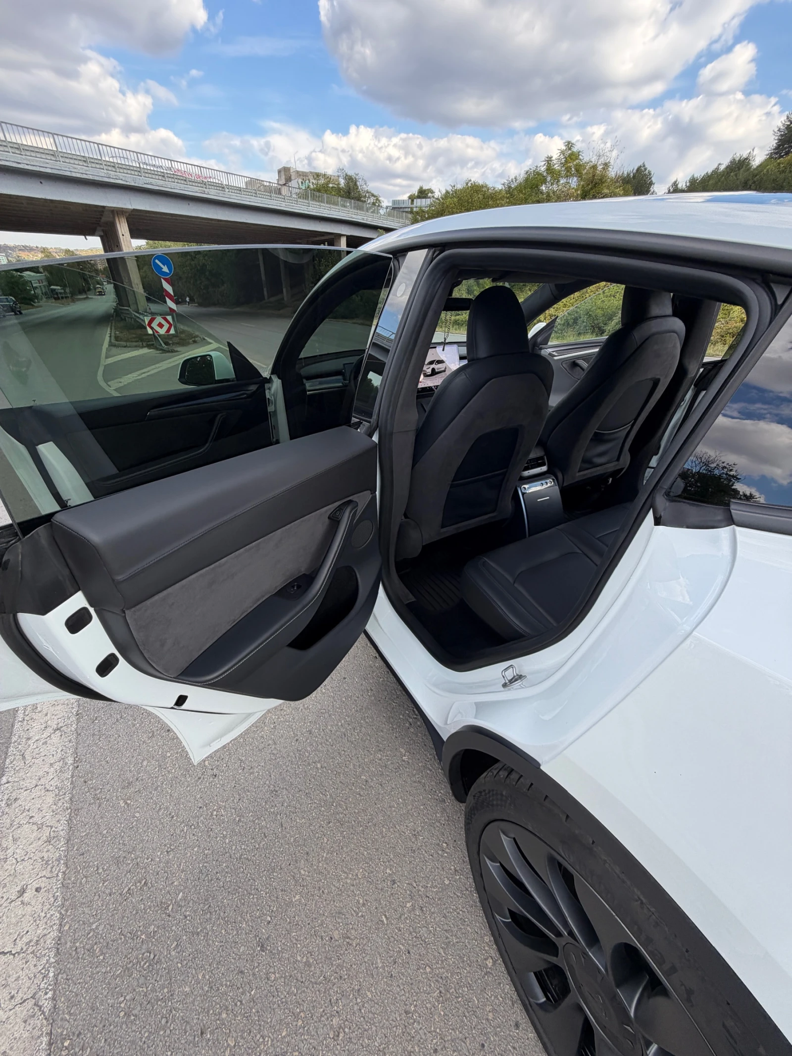 Tesla Model Y Performance, снимка 11 - Автомобили и джипове - 56262439