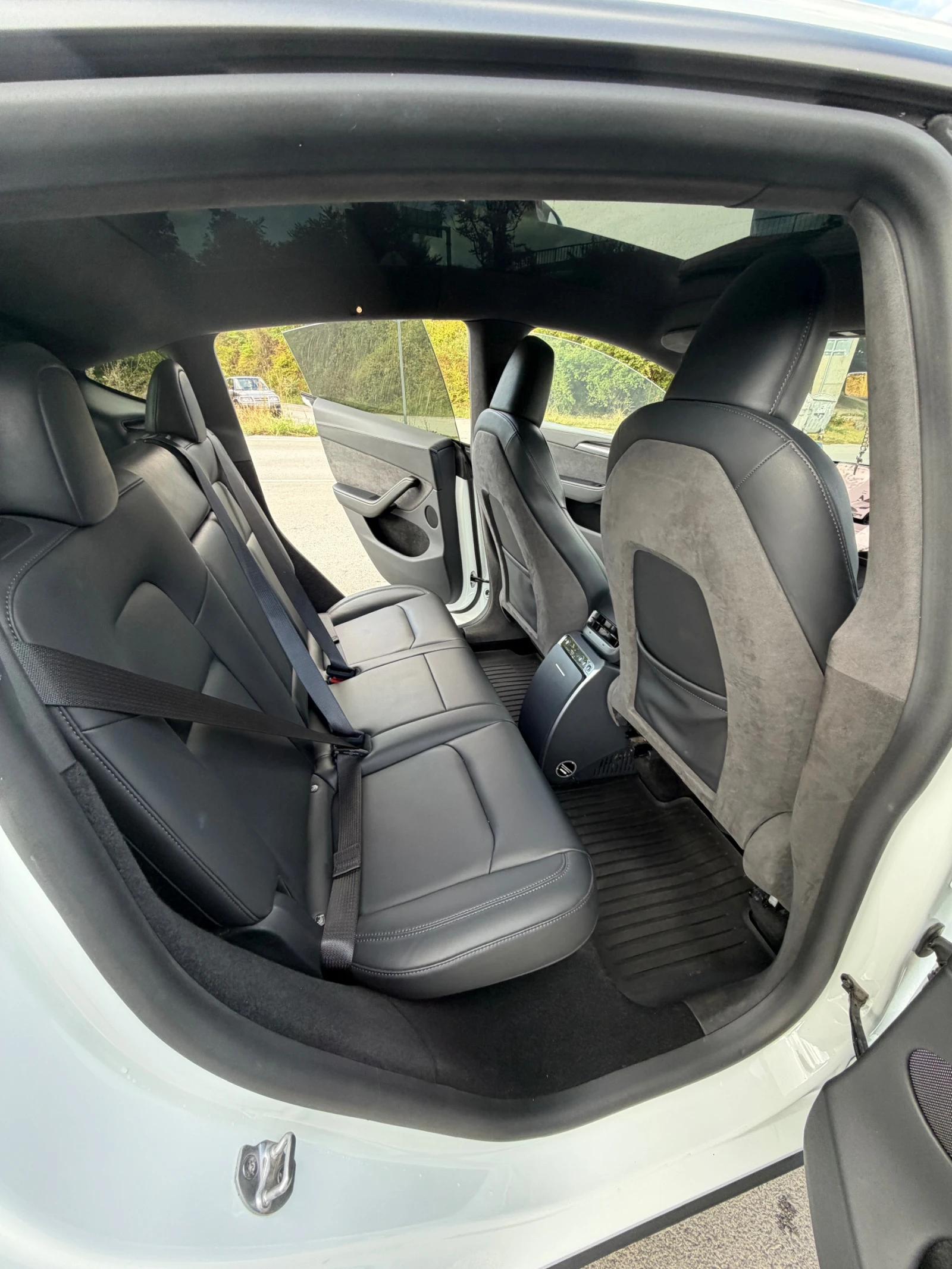 Tesla Model Y Performance, снимка 14 - Автомобили и джипове - 56262439