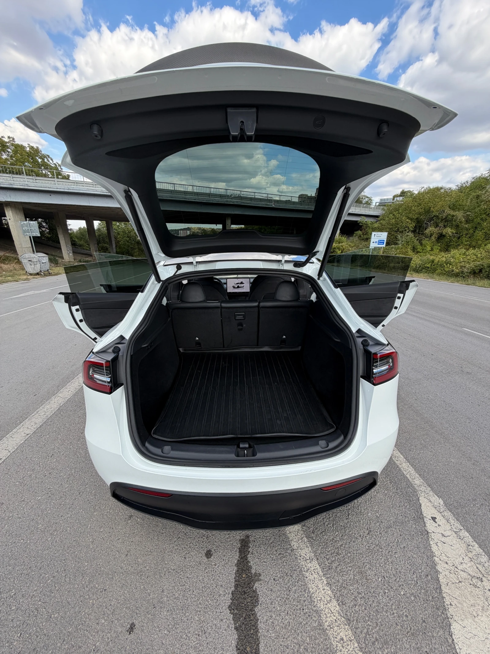 Tesla Model Y Performance, снимка 16 - Автомобили и джипове - 56262439