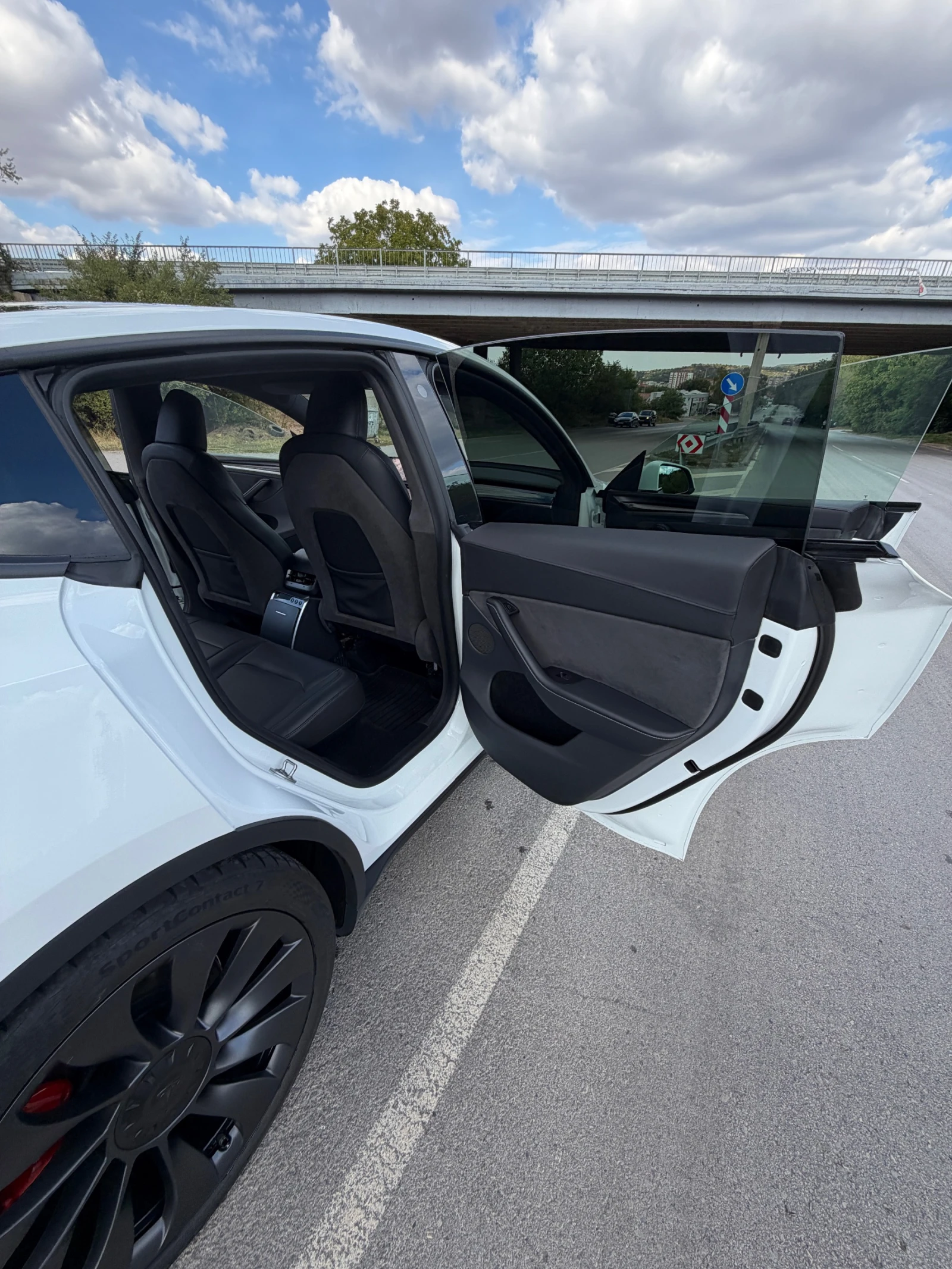 Tesla Model Y Performance, снимка 13 - Автомобили и джипове - 56262439
