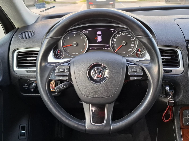 VW Touareg 3.0TDI/Обслужен/ТОП!, снимка 12 - Автомобили и джипове - 48577516