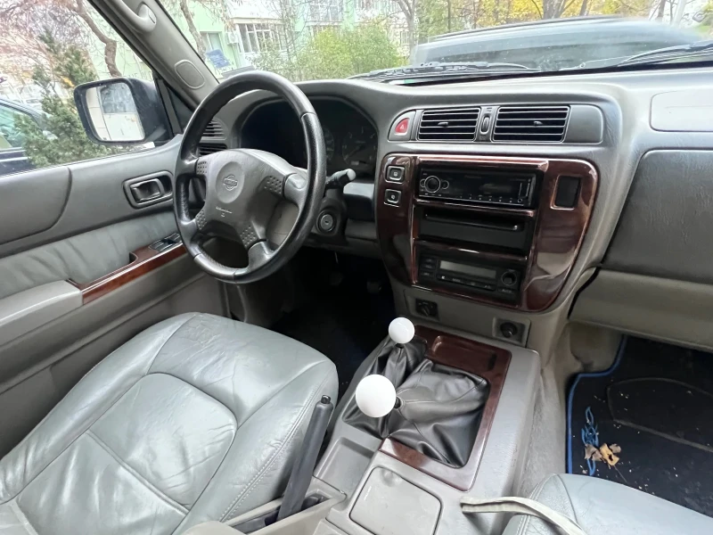 Nissan Patrol, снимка 13 - Автомобили и джипове - 52494416