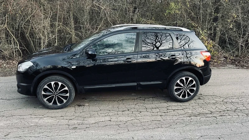 Nissan Qashqai 2.0, снимка 5 - Автомобили и джипове - 52857221