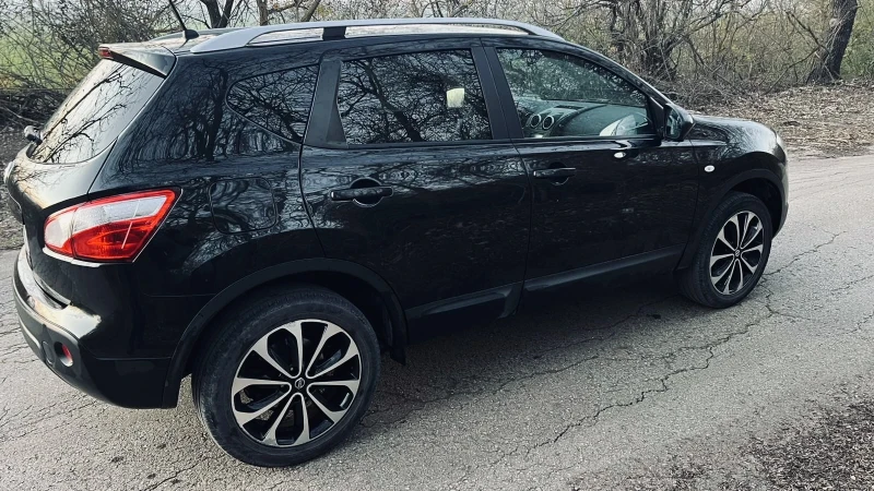 Nissan Qashqai 2.0, снимка 6 - Автомобили и джипове - 52857221