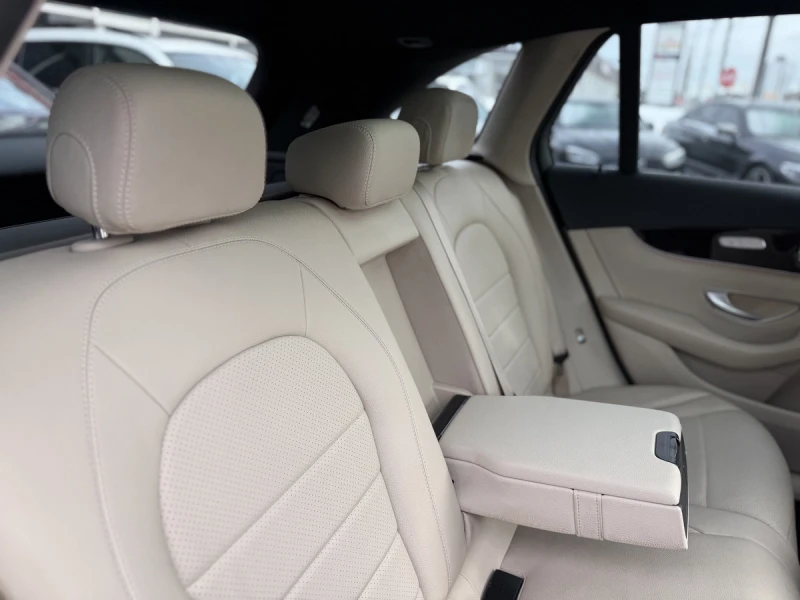 Mercedes-Benz GLC 300 * AMG PKG* 9G Tronic* , снимка 10 - Автомобили и джипове - 53512363