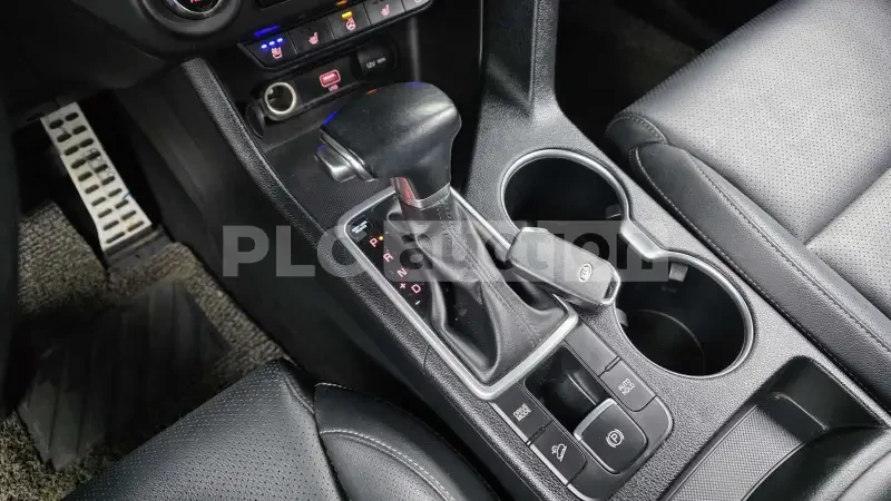 Kia Sportage 2.0 CRDI/ОБДУХВАНЕ / DISTRONIC / ВКЛЮЧЕН ТЕХНОТЕСТ, снимка 8 - Автомобили и джипове - 54208958