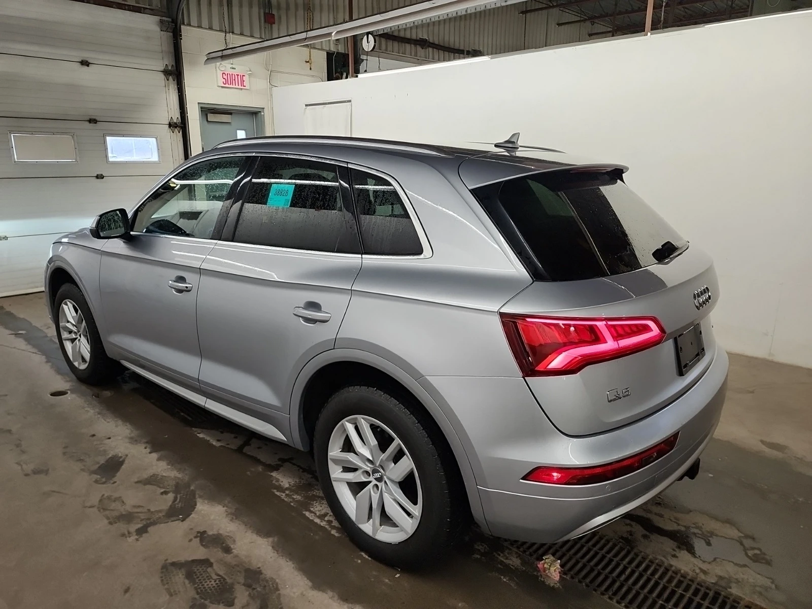 Audi Q5 KOMFORT * * CARFAX * * АВТО КРЕДИТ * * , снимка 4 - Автомобили и джипове - 53961887