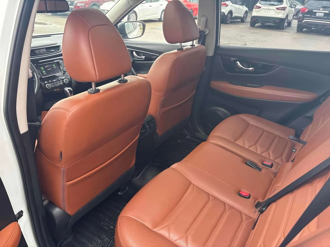 Nissan Rogue * AWD * ПОДГРЕВИ * КАМЕРА * ПАМЕТ, снимка 15 - Автомобили и джипове - 54047341