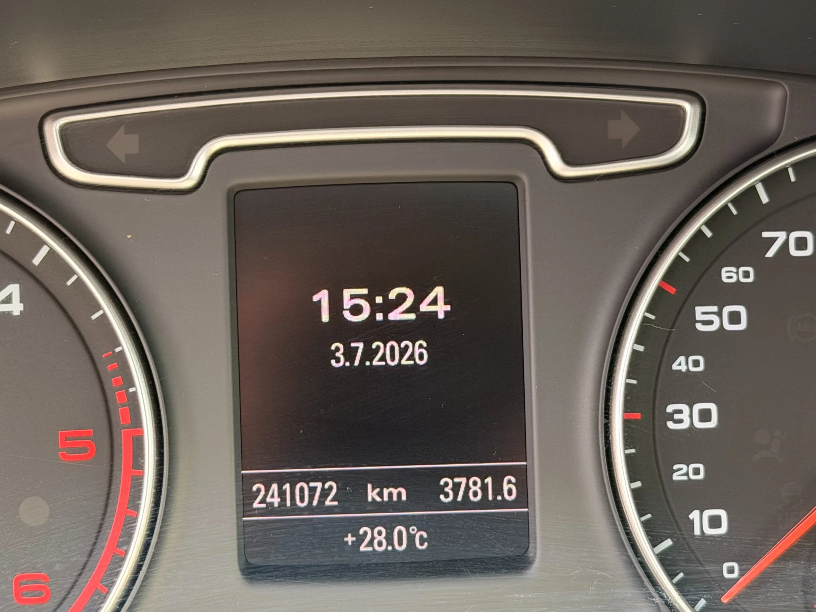 Audi Q3 Quattro Sportback 2.0 TDI, снимка 8 - Автомобили и джипове - 55175064