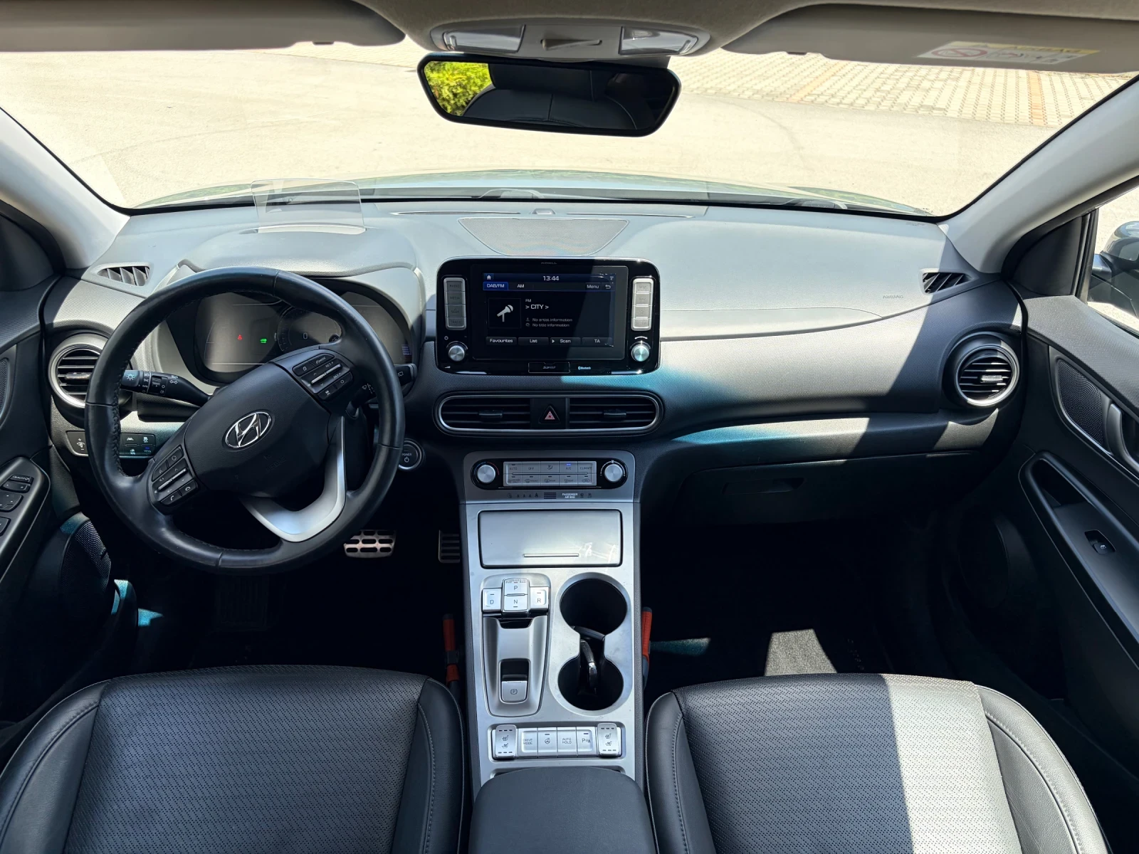Hyundai Kona PREMIUM!!! 64kw 204kc 100% SOH!!!, снимка 7 - Автомобили и джипове - 56183346