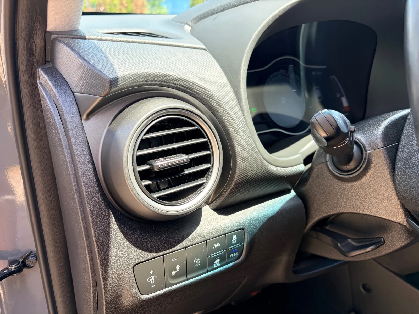 Hyundai Kona PREMIUM!!! 64kw 204kc 100% SOH!!!, снимка 10 - Автомобили и джипове - 56183346