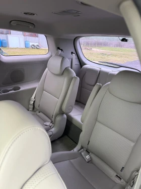 Kia Carnival НАЛИЧЕН* 8- МЕСТЕН* , снимка 12