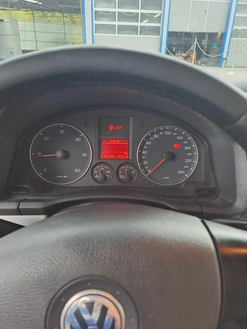 VW Golf 1.9 TDI, снимка 9 - Автомобили и джипове - 47525262