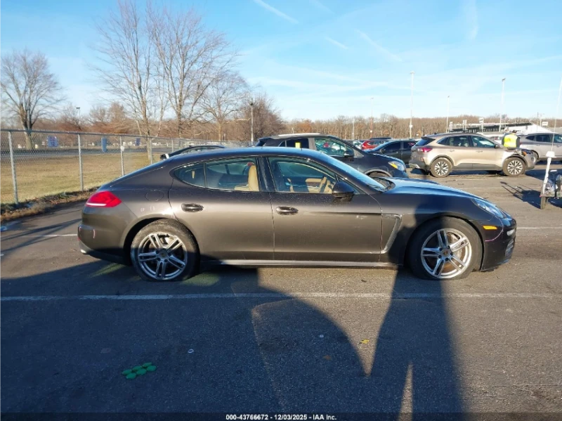 Porsche Panamera 4* BACK-UP CAM* SUNROOF* COOLED/HEATED SEATS* AWD*, снимка 3 - Автомобили и джипове - 53087141