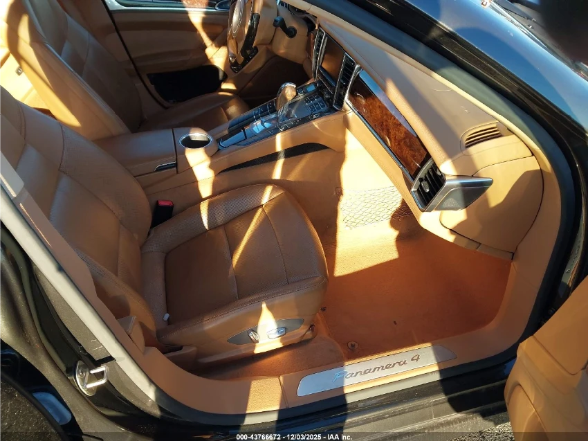 Porsche Panamera 4* BACK-UP CAM* SUNROOF* COOLED/HEATED SEATS* AWD* - изображение 9