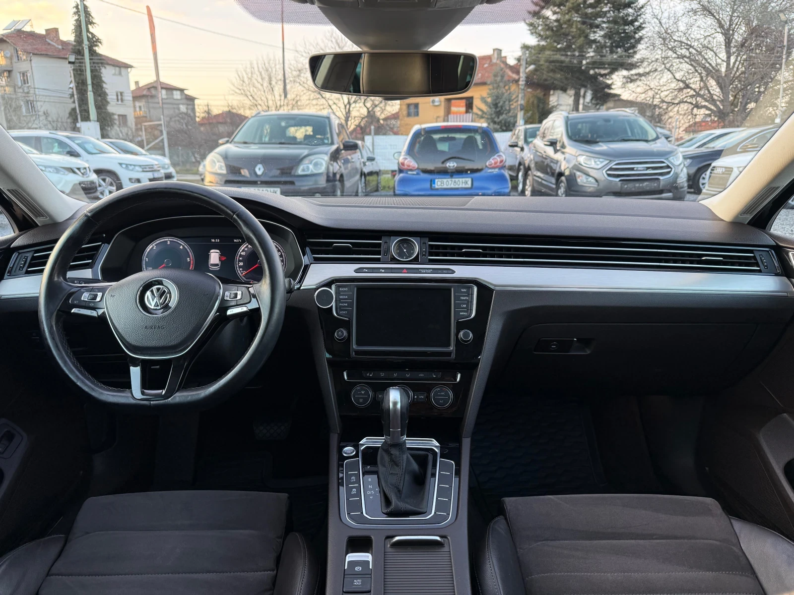 VW Passat Highline 2.0TDI (190 hp) DSG-7/Масаж//Led/Camera, снимка 10 - Автомобили и джипове - 53749658