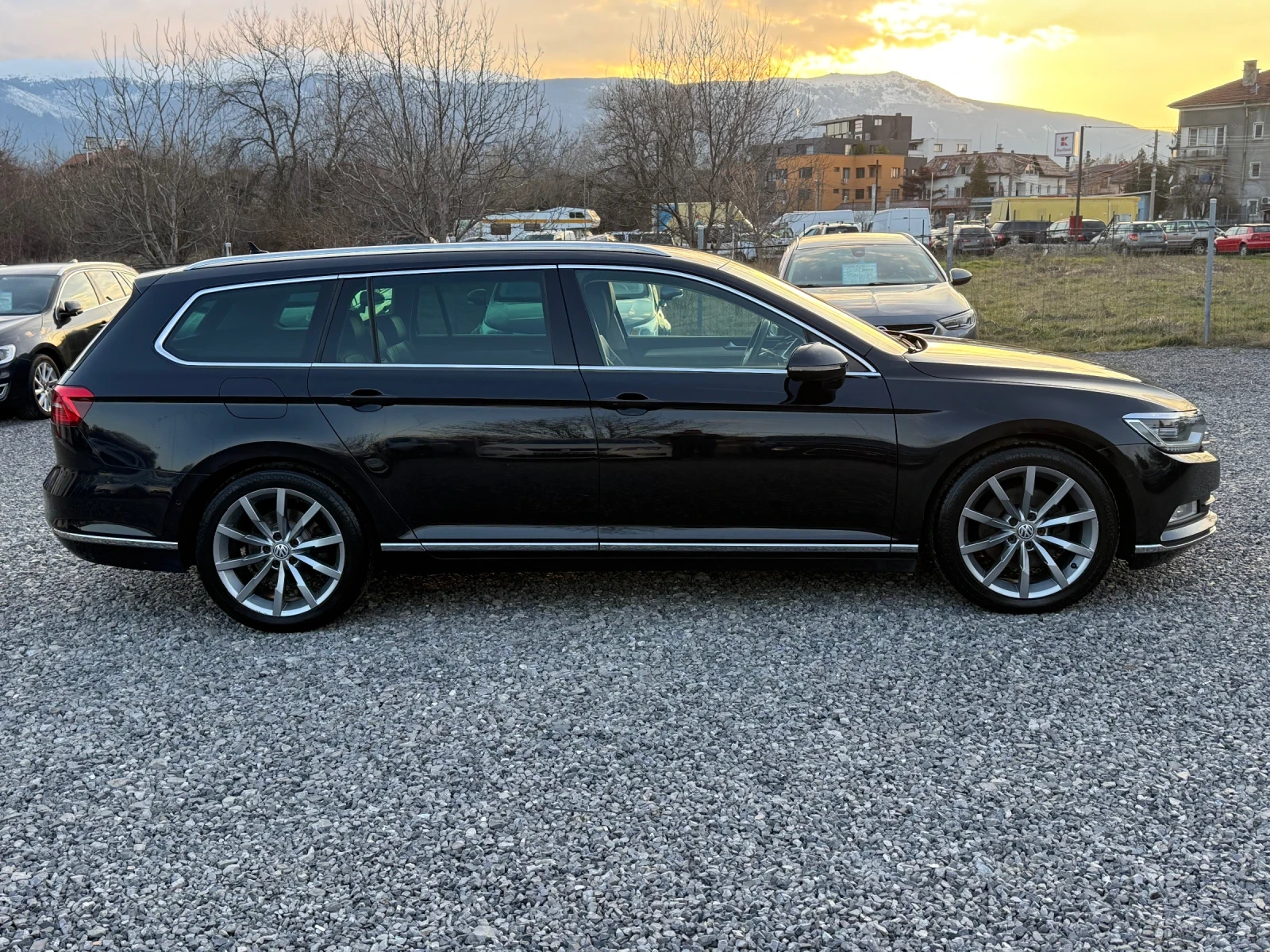 VW Passat Highline 2.0TDI (190 hp) DSG-7/Масаж//Led/Camera, снимка 5 - Автомобили и джипове - 53749658