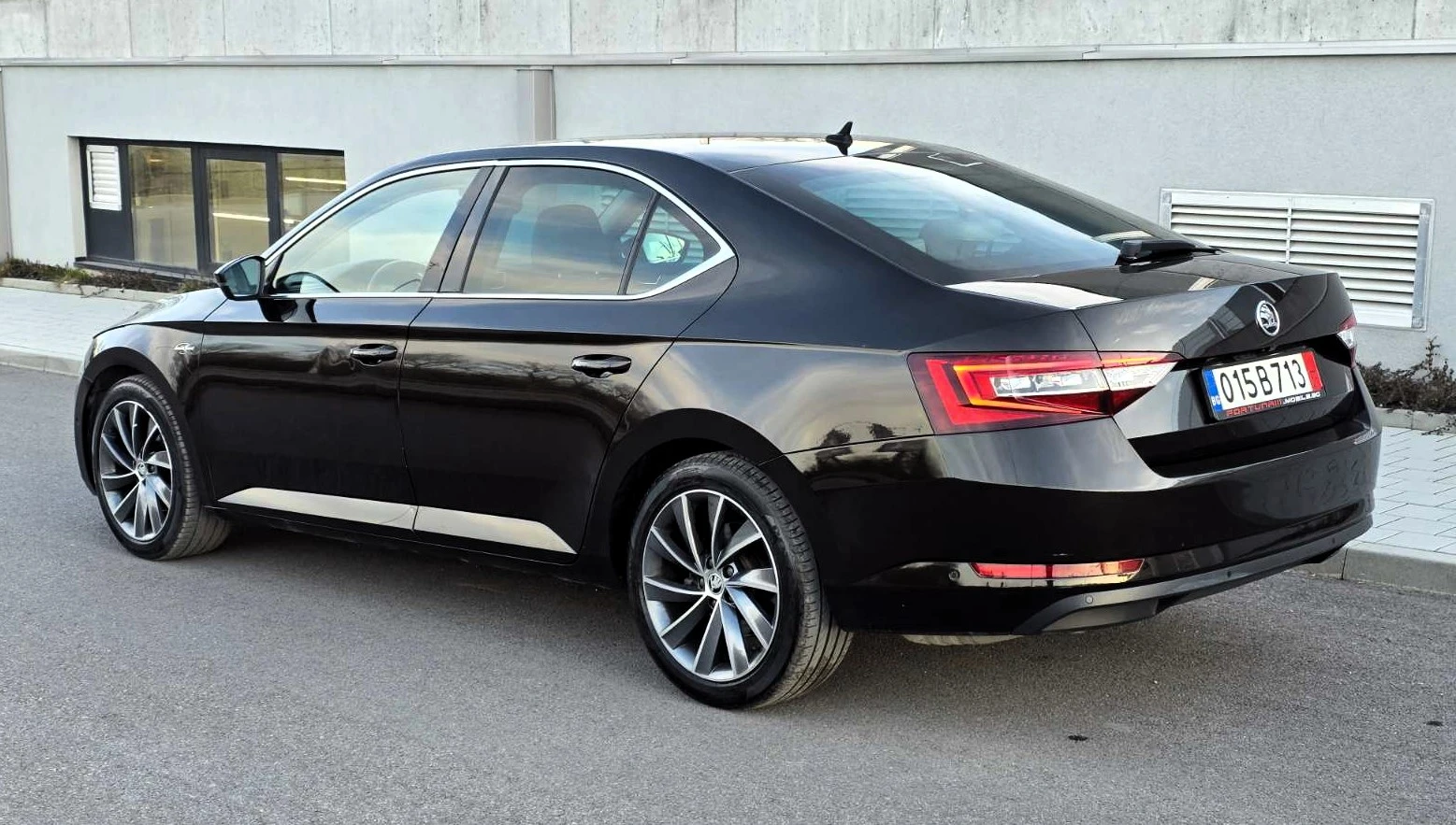 Skoda Superb 2.0TDI/4x4/Laurin&Klement/DSG/190, снимка 6 - Автомобили и джипове - 53784347