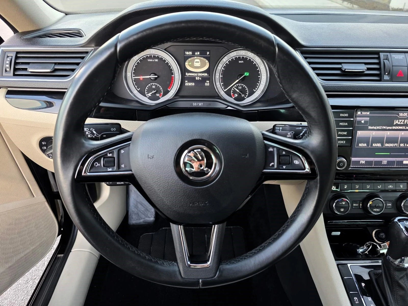 Skoda Superb 2.0TDI/4x4/Laurin&Klement/DSG/190, снимка 8 - Автомобили и джипове - 53784347