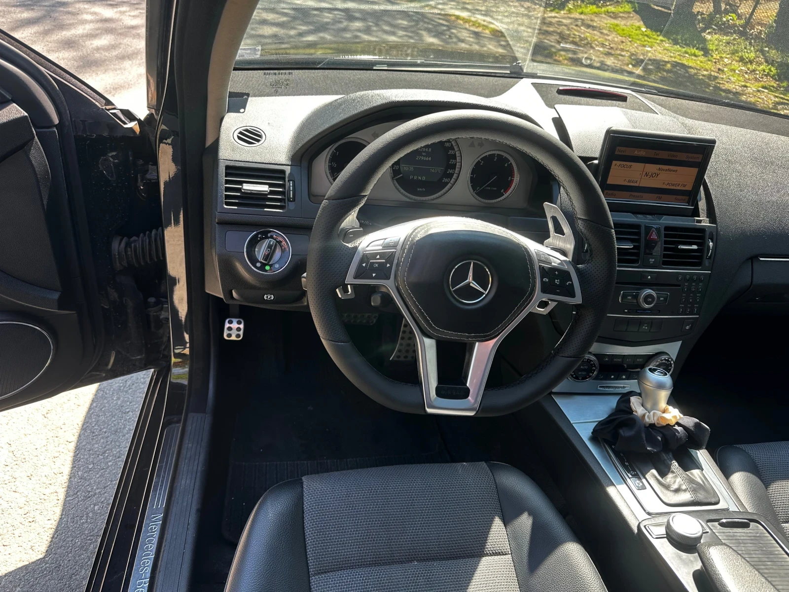 Mercedes-Benz C 320, снимка 9 - Автомобили и джипове - 54387147